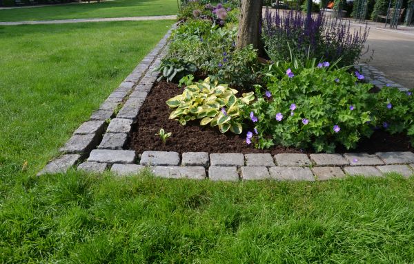 Flower Bed Mulching in La Crosse
